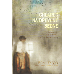 Chlapec na dřevěné bedně (LEYSON, Leon)